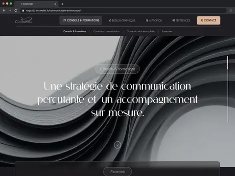 Page d'accueil d'un site d'agence sur fond noir : grande volute grise en bandeau, titre en serif clair et blocs de services.