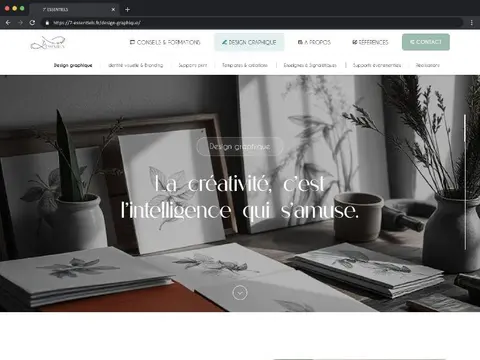 Page d'accueil d'un site de prêt-à-porter sur fond crème : photographie de mode en pleine largeur, puis grille de produits.